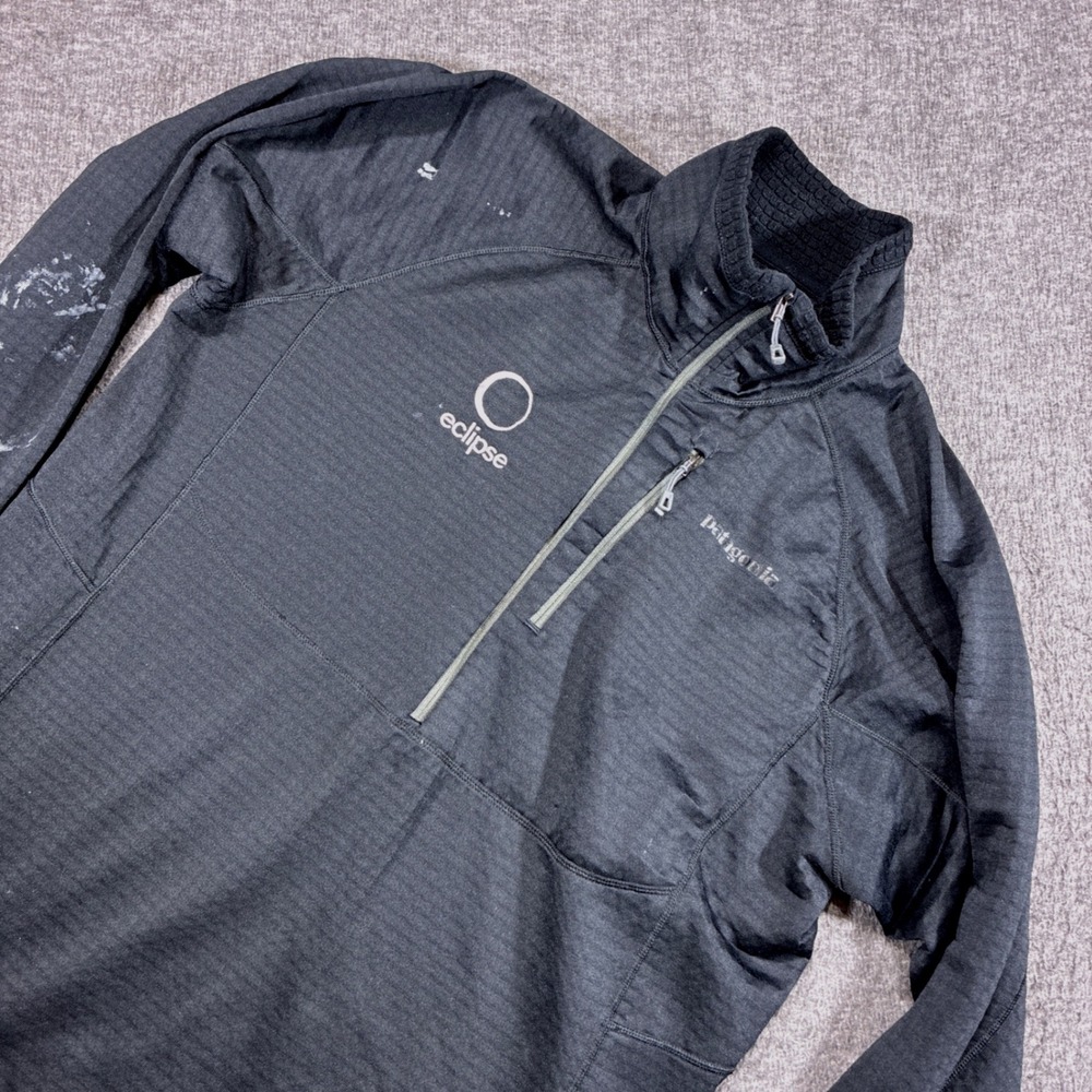 Patagonia R1 Pullover Men Large Black Distressed Eclipse Logo Paint Gorpore